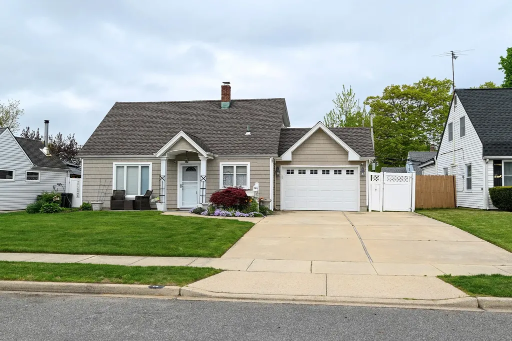 14 Daisy Lane Levittown NY 11756