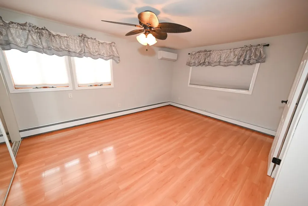 14 Daisy Lane Levittown NY 11756