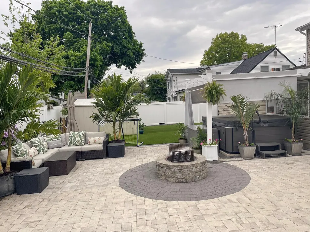 14 Daisy Lane Levittown NY 11756