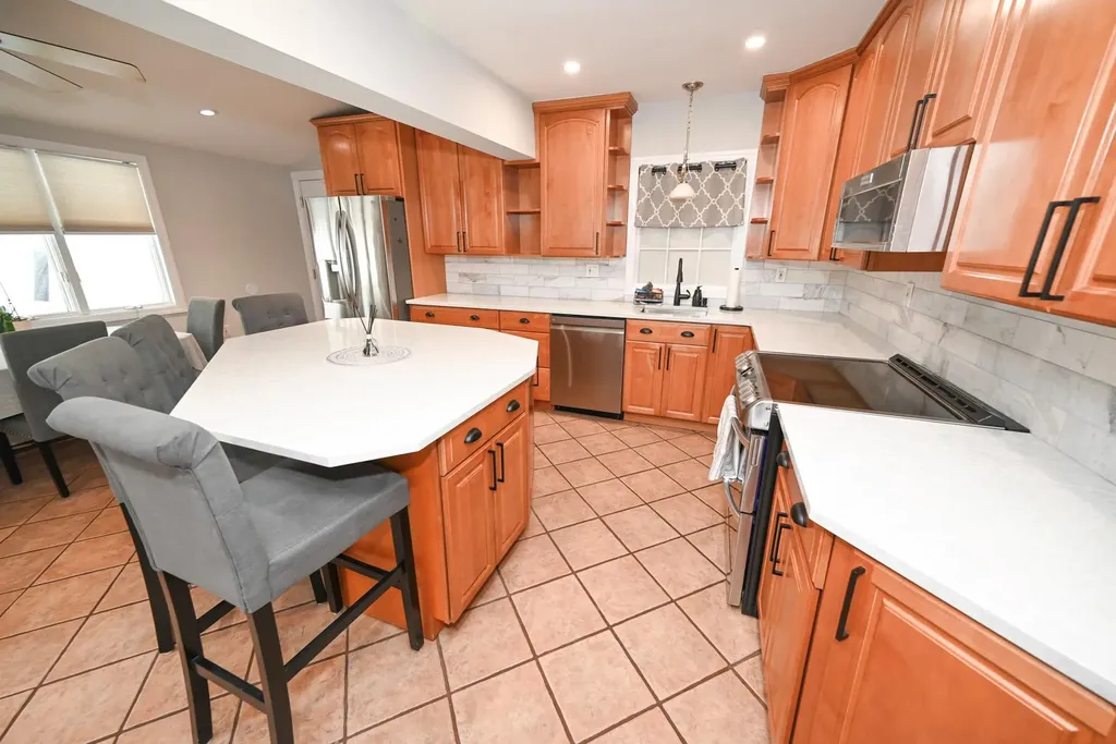 14 Daisy Lane Levittown NY 11756