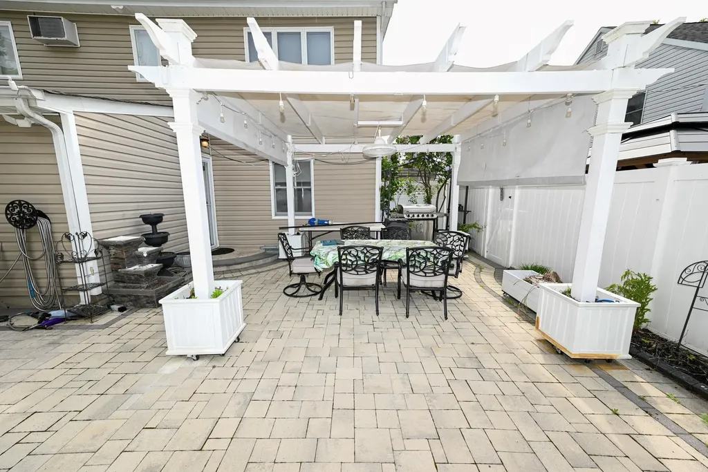 14 Daisy Lane Levittown NY 11756