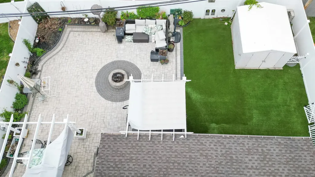 14 Daisy Lane Levittown NY 11756