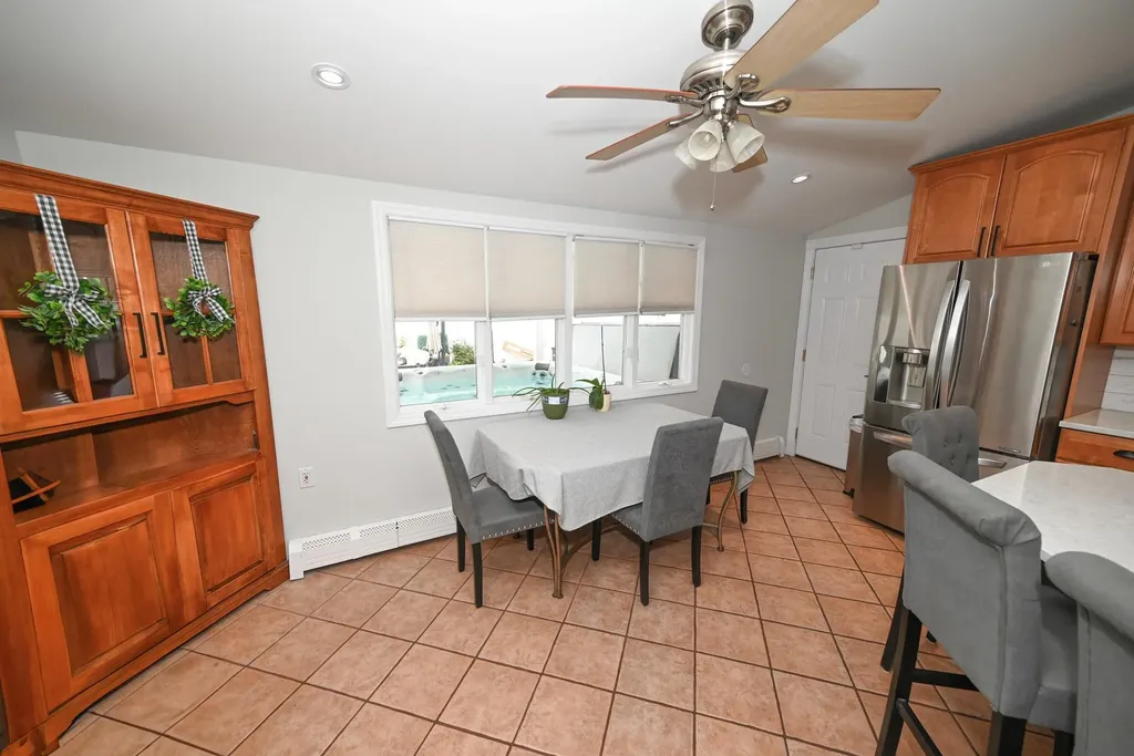 14 Daisy Lane Levittown NY 11756