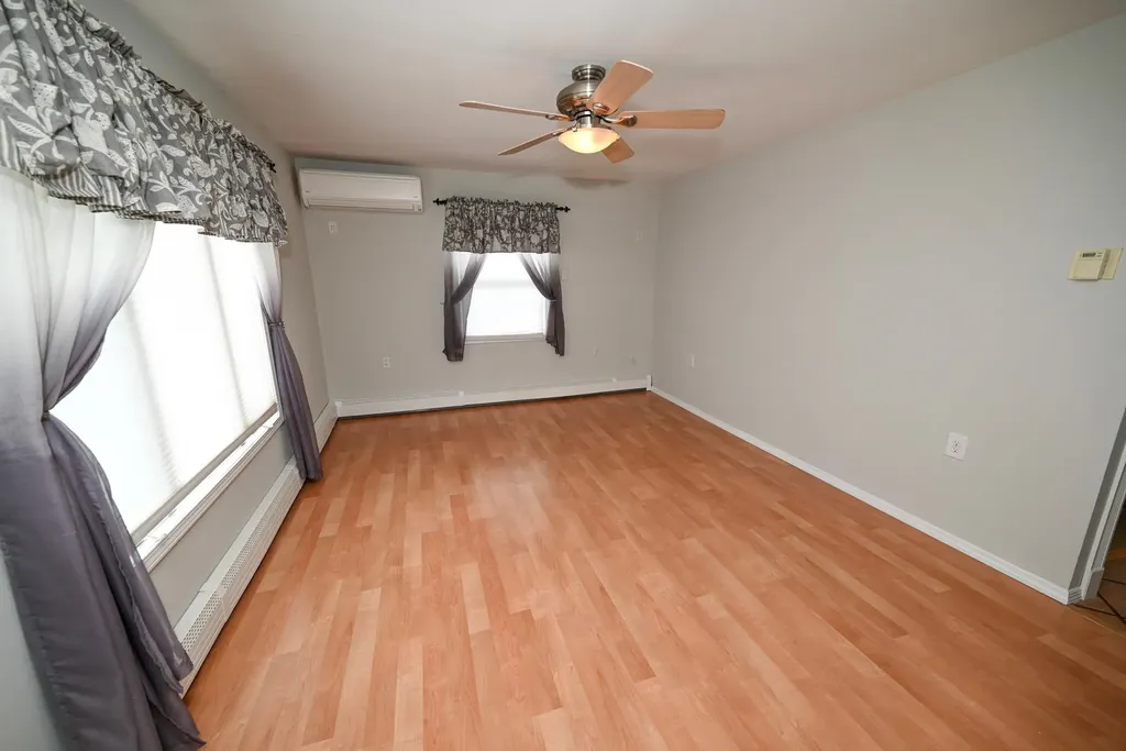 14 Daisy Lane Levittown NY 11756