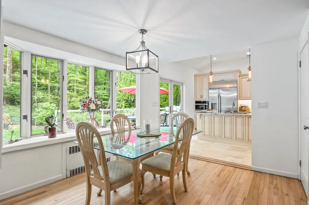 22 Overbrook Drive Centerport NY 11721