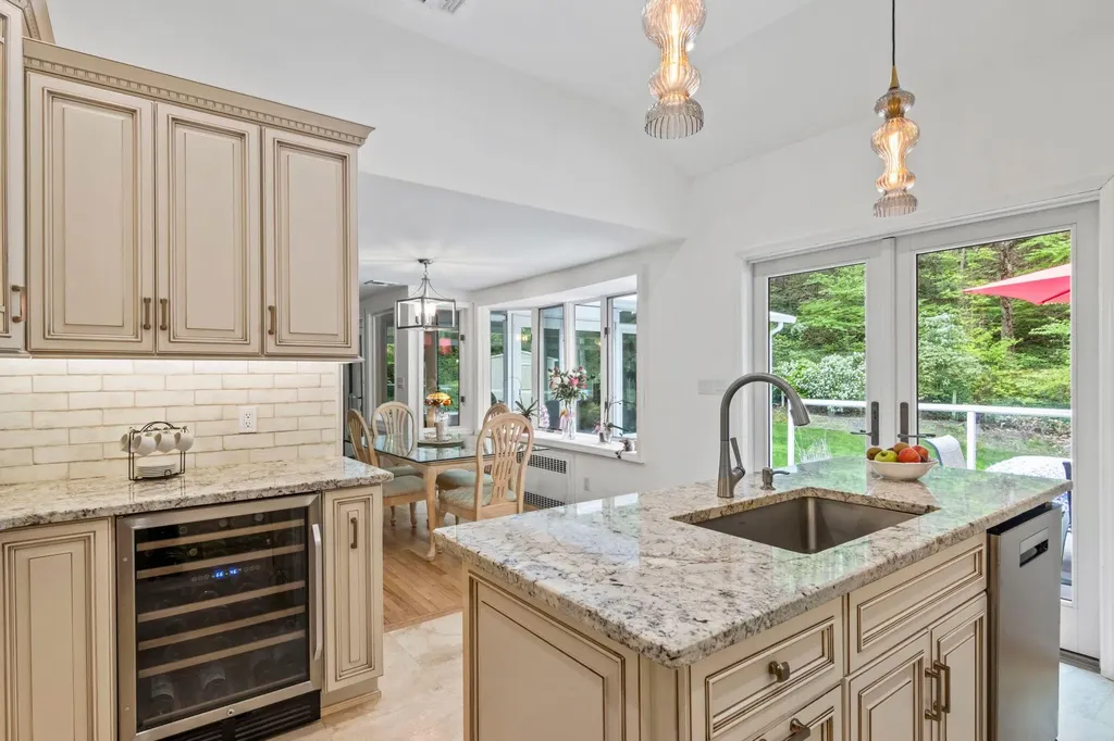 22 Overbrook Drive Centerport NY 11721