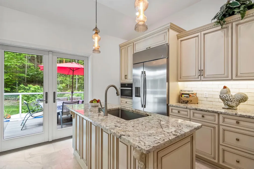 22 Overbrook Drive Centerport NY 11721