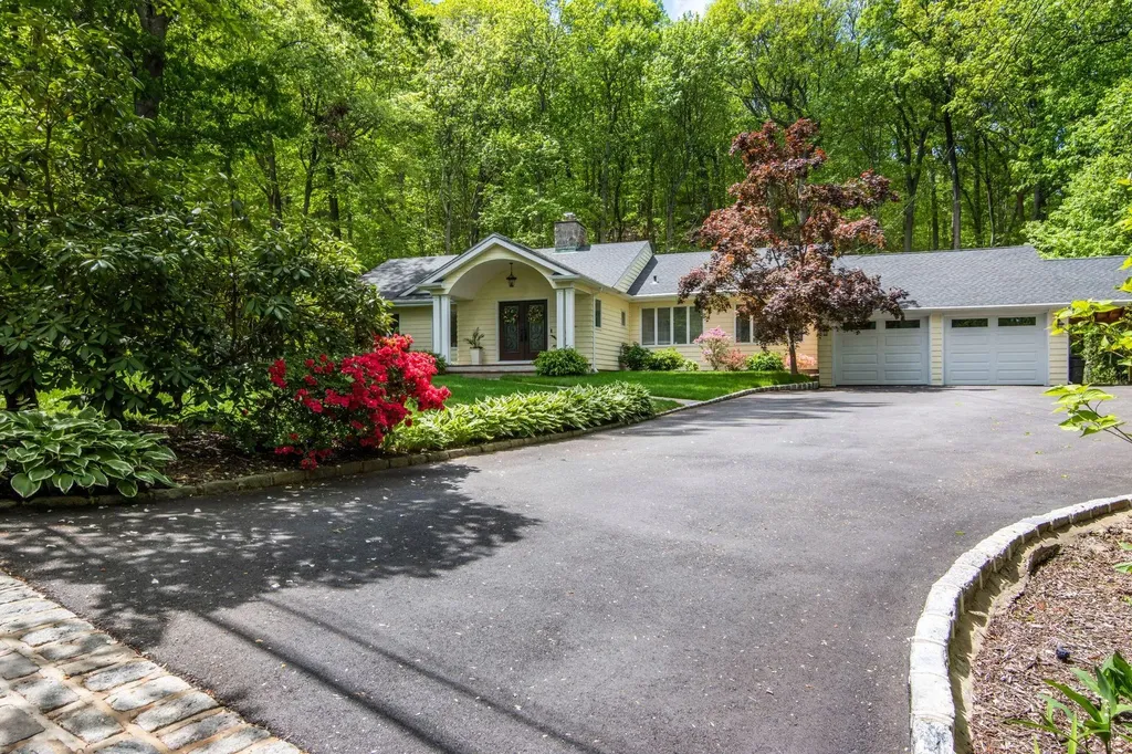 22 Overbrook Drive Centerport NY 11721
