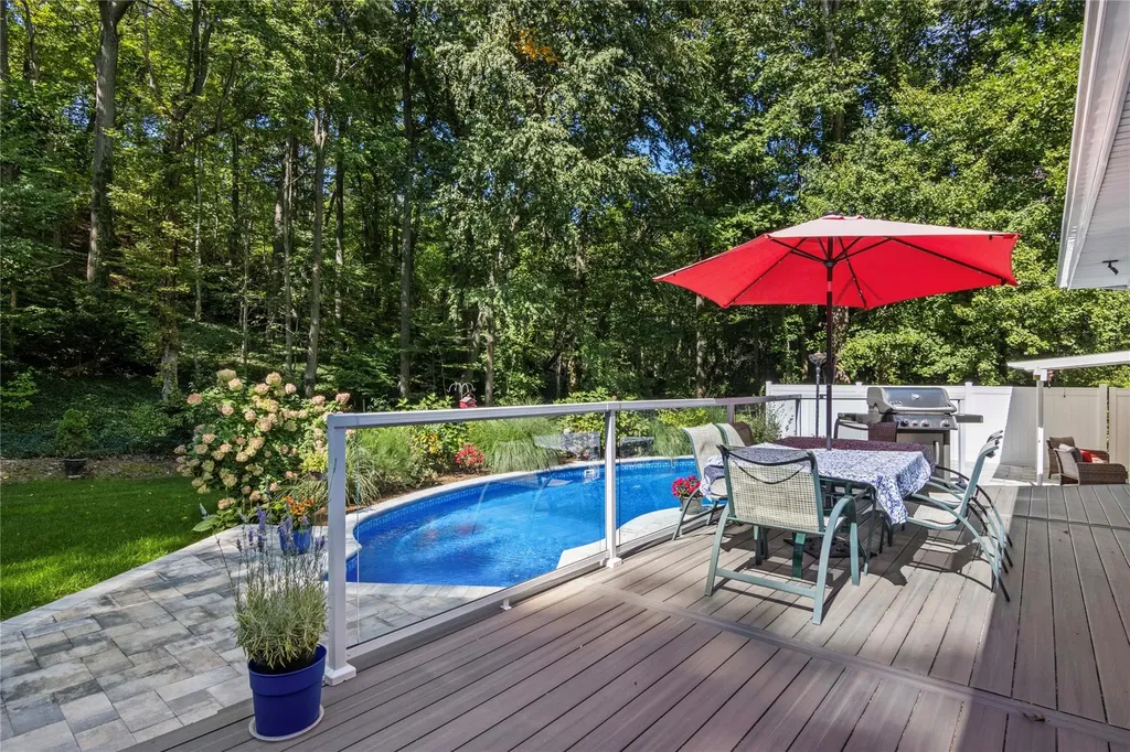 22 Overbrook Drive Centerport NY 11721
