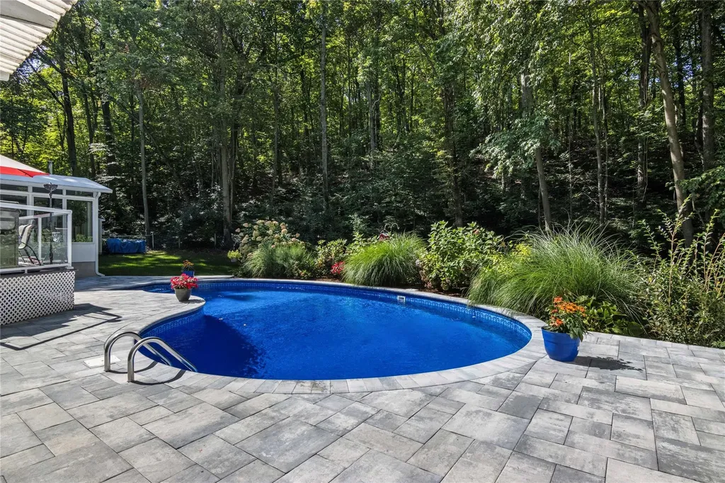 22 Overbrook Drive Centerport NY 11721