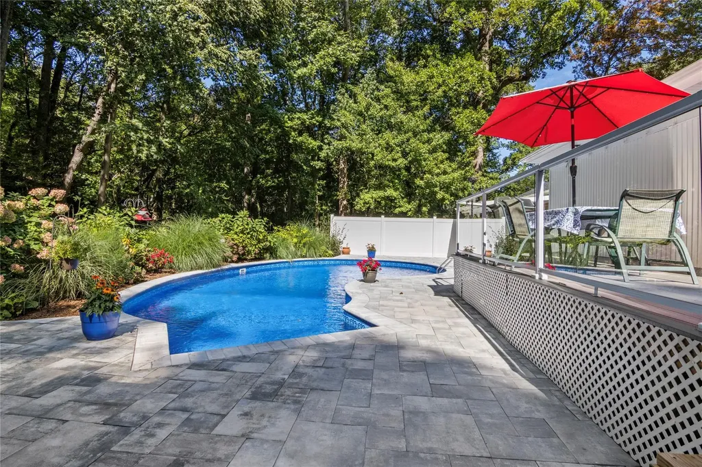 22 Overbrook Drive Centerport NY 11721