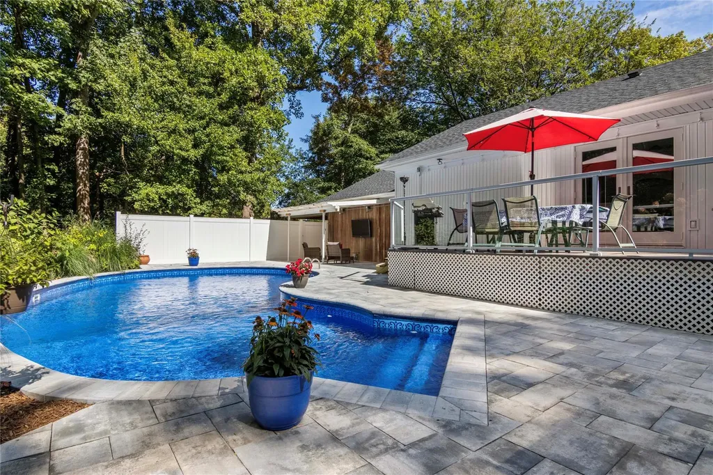 22 Overbrook Drive Centerport NY 11721
