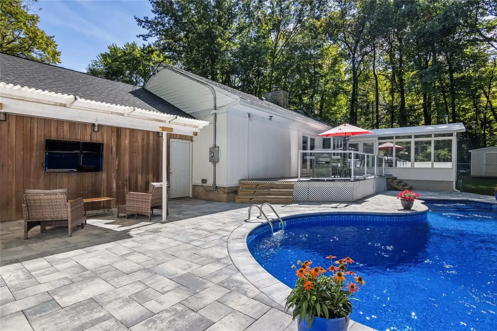 22 Overbrook Drive Centerport NY 11721