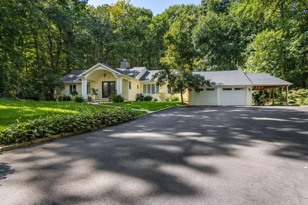 22 Overbrook Drive Centerport NY 11721