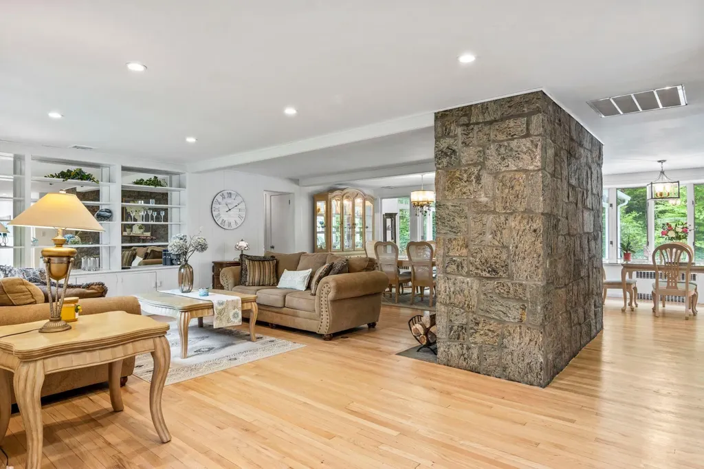 22 Overbrook Drive Centerport NY 11721