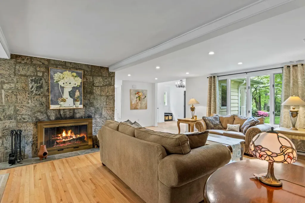 22 Overbrook Drive Centerport NY 11721