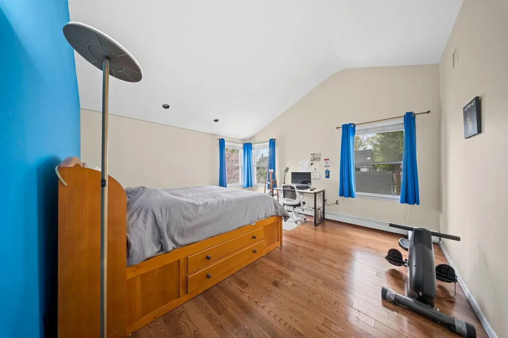 19 Donald Street East Williston NY 11596