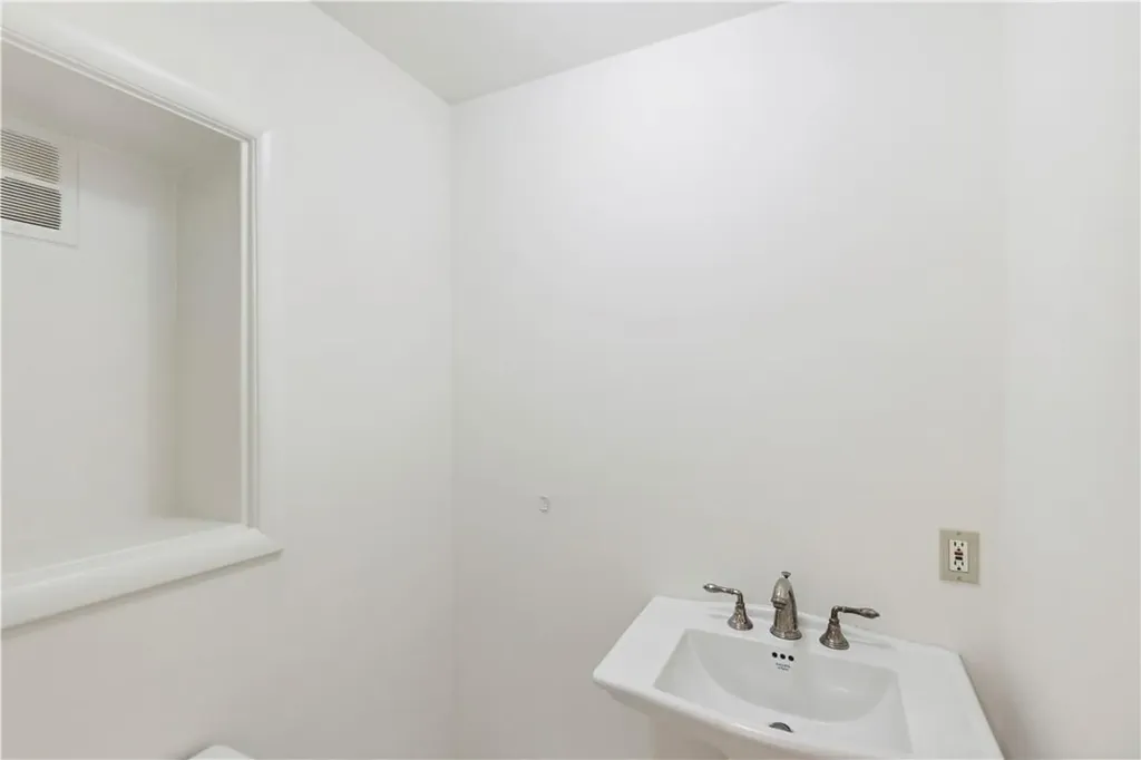 9 Kingston Road Scarsdale NY 10583