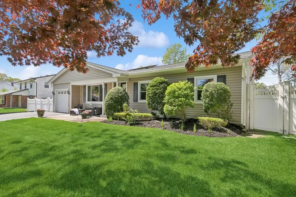 4 Winfield Davis Drive Coram NY 11727
