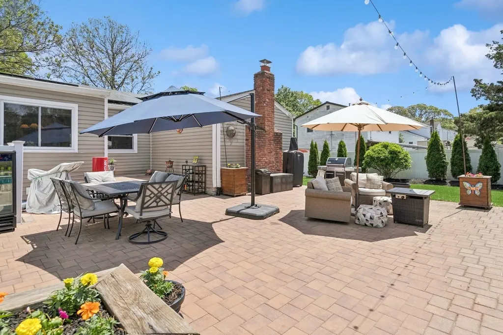 4 Winfield Davis Drive Coram NY 11727