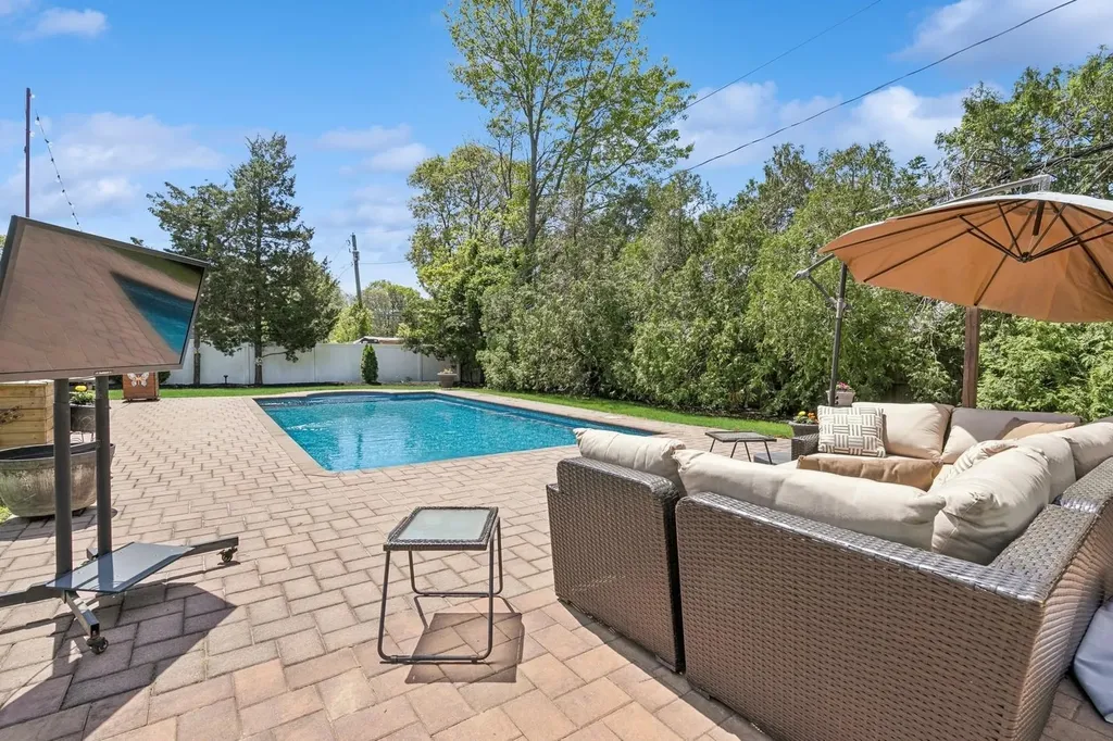 4 Winfield Davis Drive Coram NY 11727