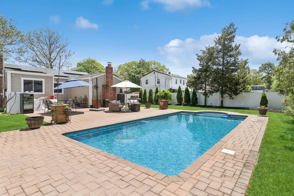4 Winfield Davis Drive Coram NY 11727