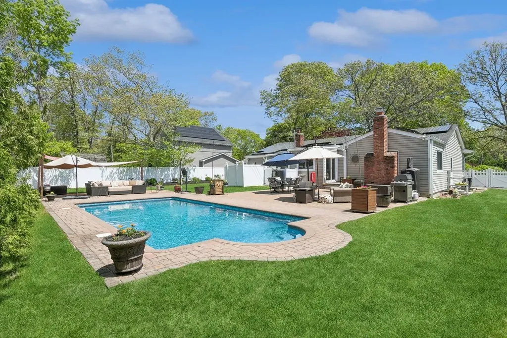 4 Winfield Davis Drive Coram NY 11727