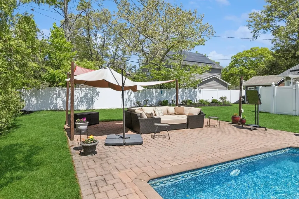 4 Winfield Davis Drive Coram NY 11727