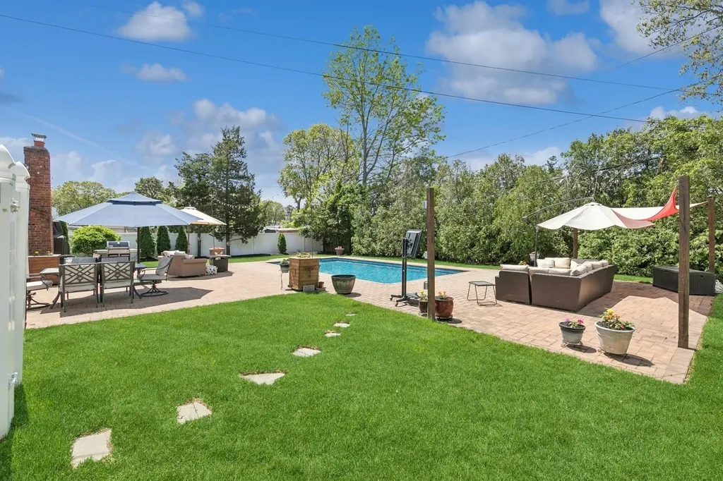 4 Winfield Davis Drive Coram NY 11727