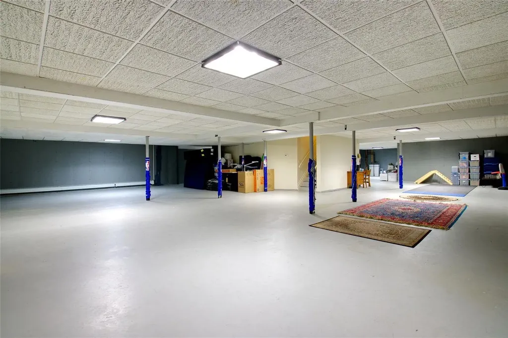 448 Links Drive S Roslyn NY 11576