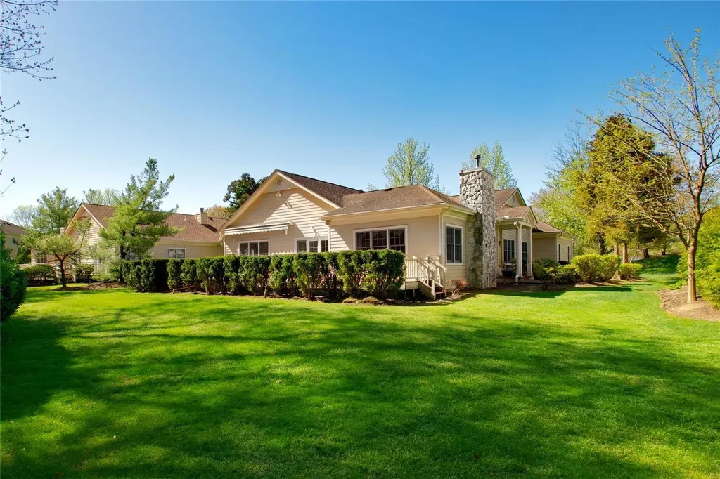 448 Links Drive S Roslyn NY 11576