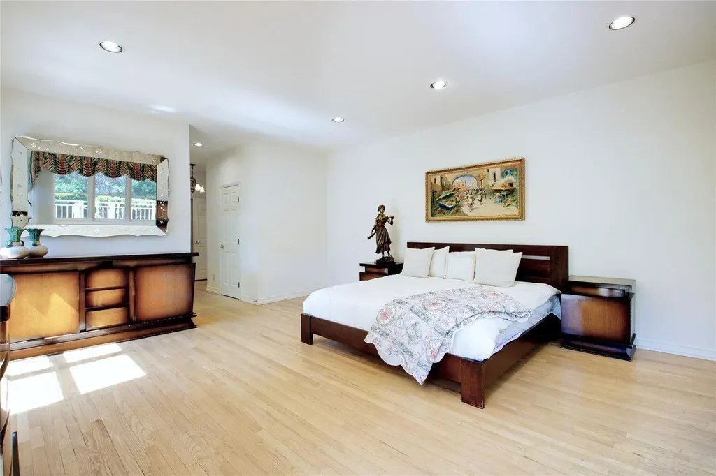 448 Links Drive S Roslyn NY 11576