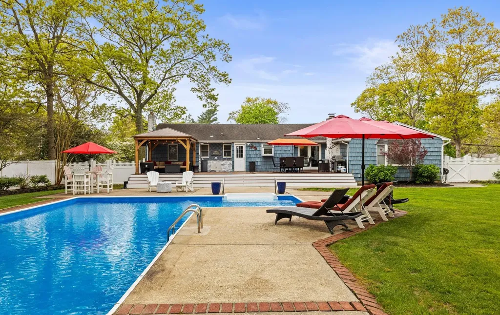83 Hillside Avenue Saint James NY 11780