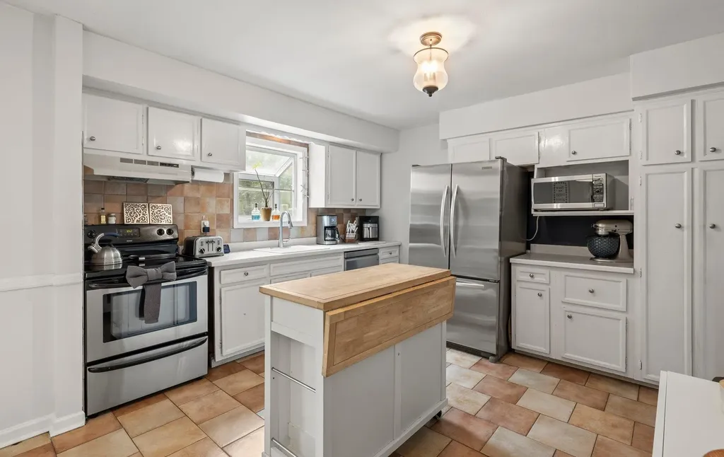83 Hillside Avenue Saint James NY 11780