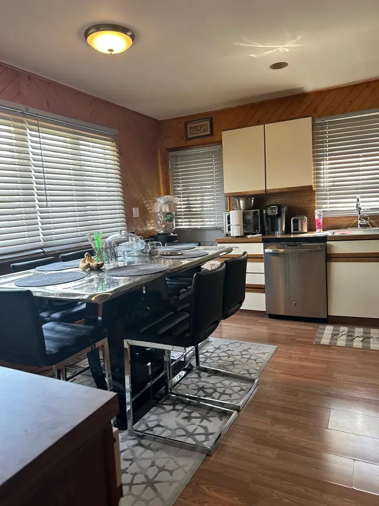28 Glenda Drive Babylon NY 11729