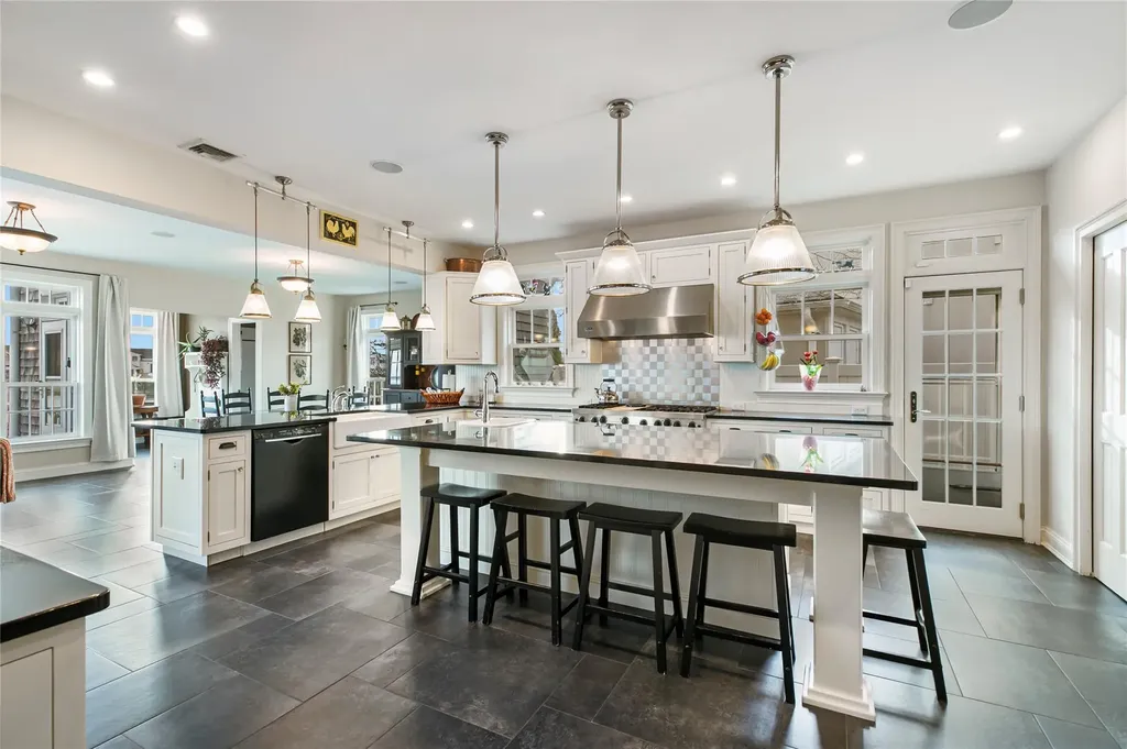 3076 Riverside Drive Wantagh NY 11793