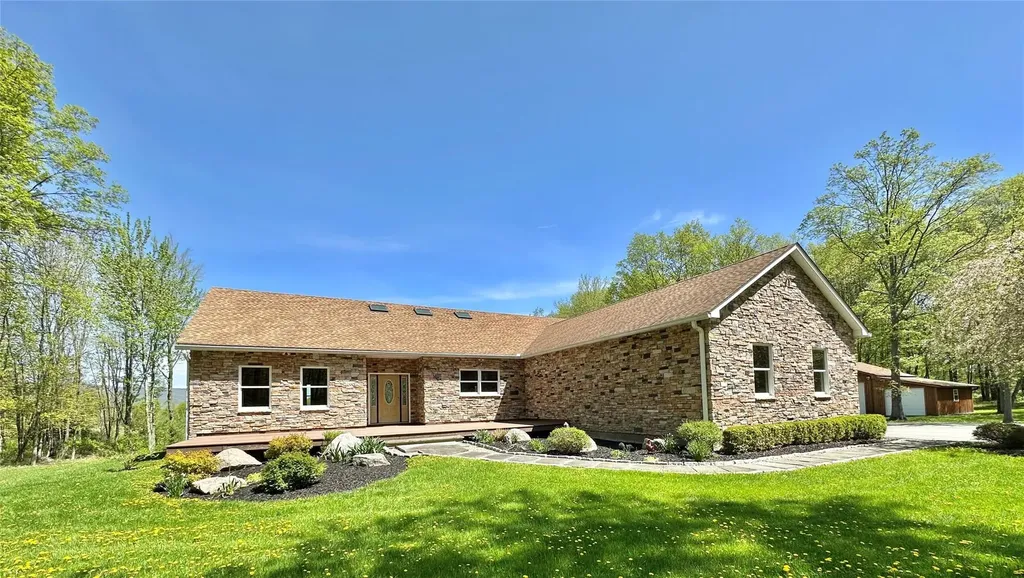 556 Bruyn Turnpike Wallkill NY 12589