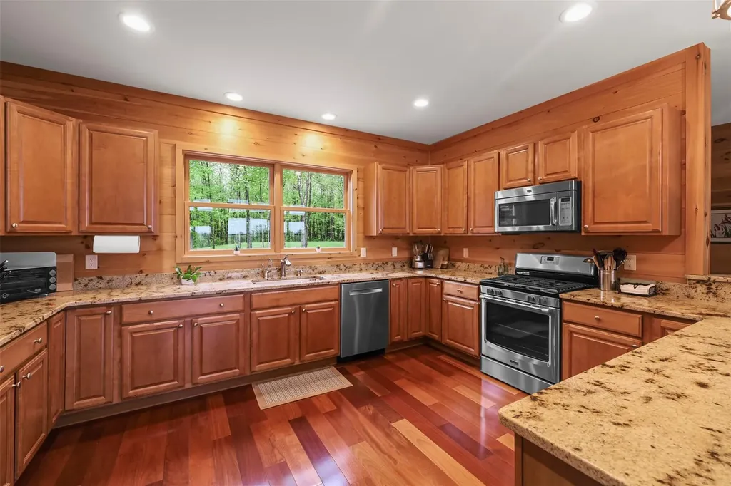556 Bruyn Turnpike Wallkill NY 12589