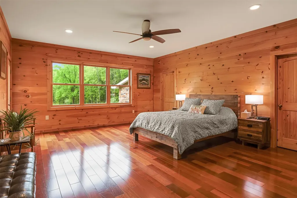 556 Bruyn Turnpike Wallkill NY 12589
