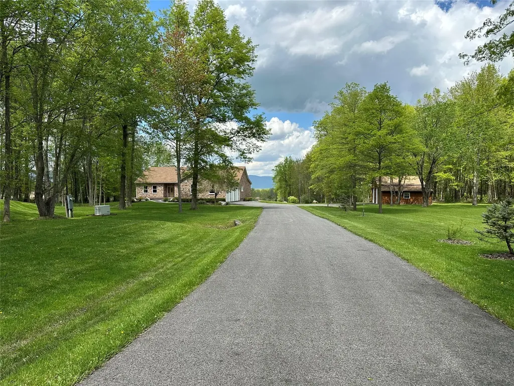 556 Bruyn Turnpike Wallkill NY 12589