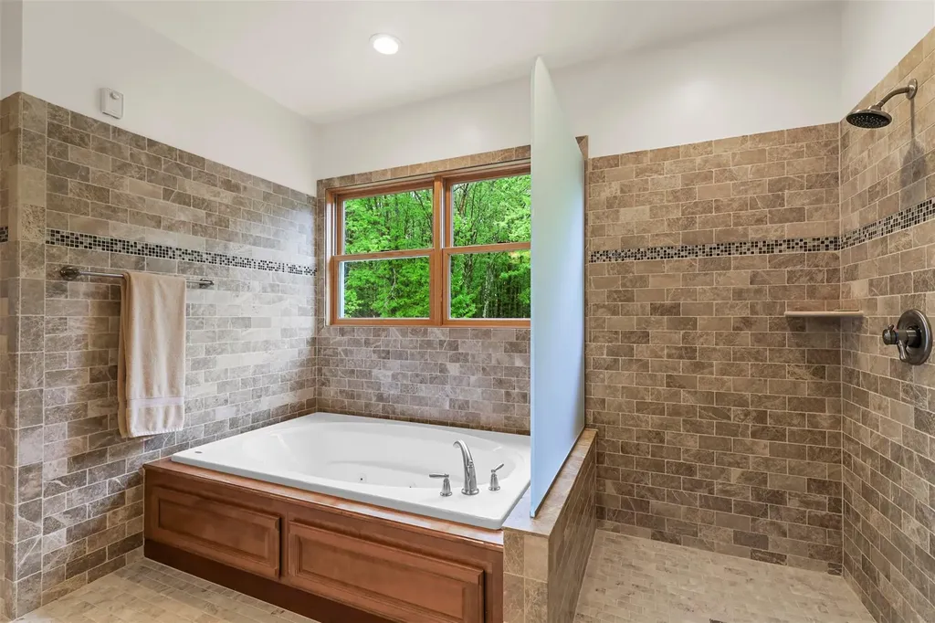 556 Bruyn Turnpike Wallkill NY 12589