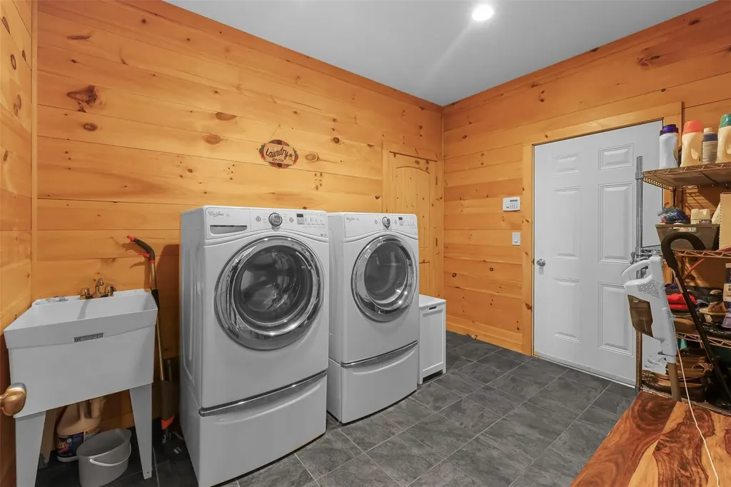 556 Bruyn Turnpike Wallkill NY 12589