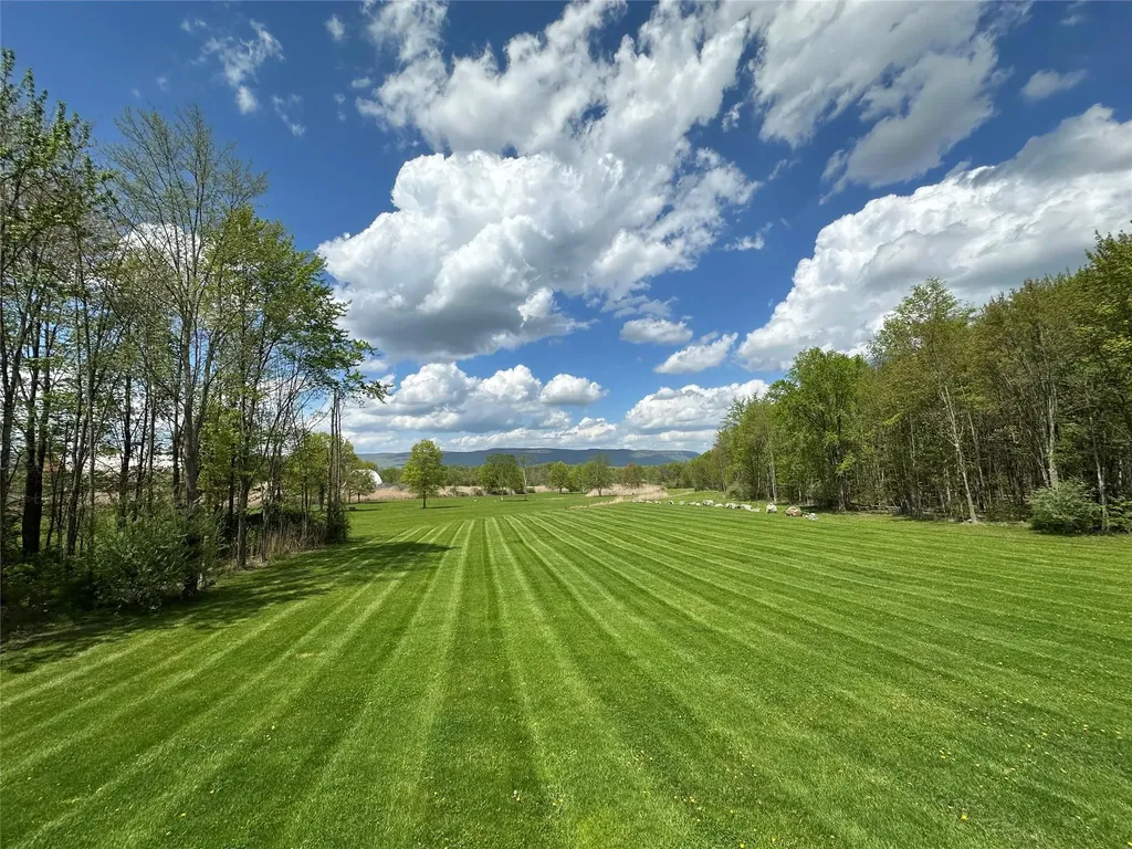 556 Bruyn Turnpike Wallkill NY 12589