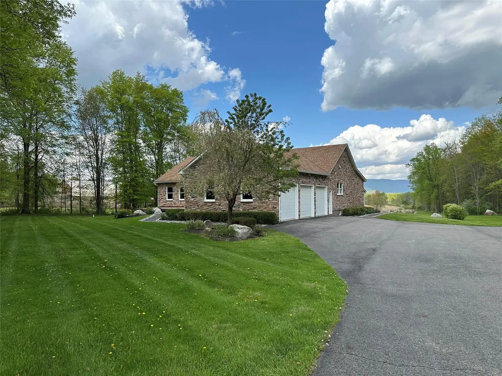 556 Bruyn Turnpike Wallkill NY 12589
