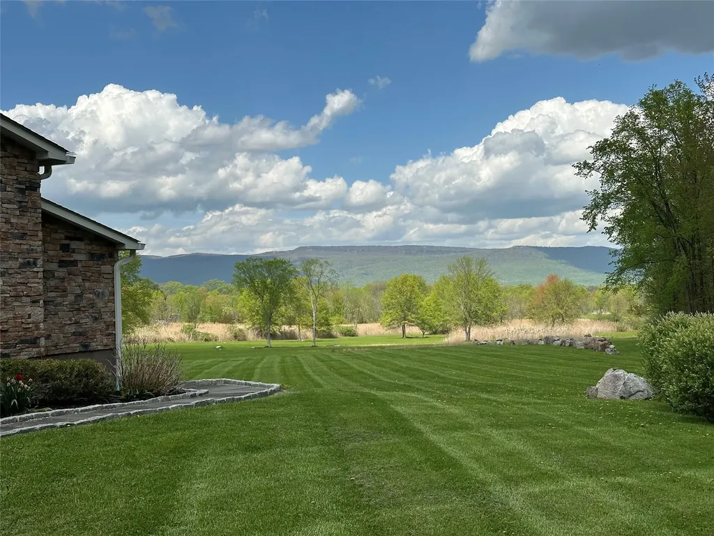 556 Bruyn Turnpike Wallkill NY 12589