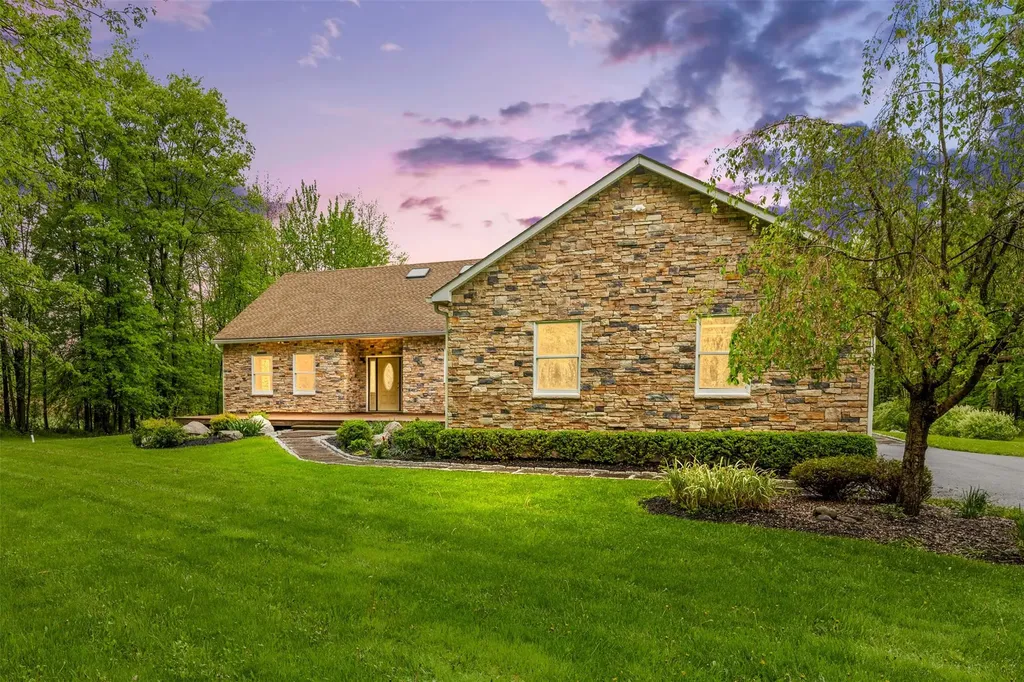 556 Bruyn Turnpike Wallkill NY 12589