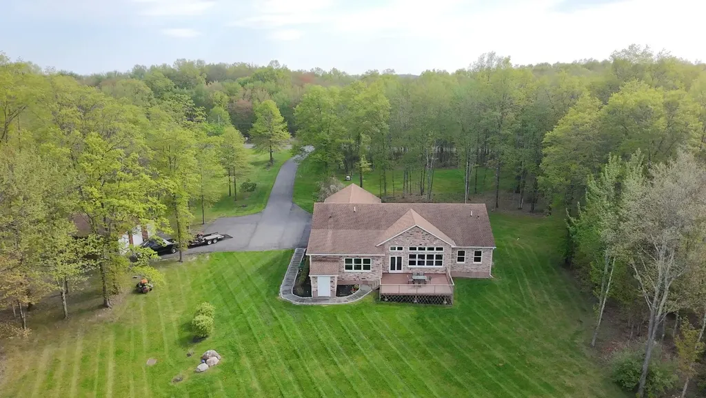 556 Bruyn Turnpike Wallkill NY 12589