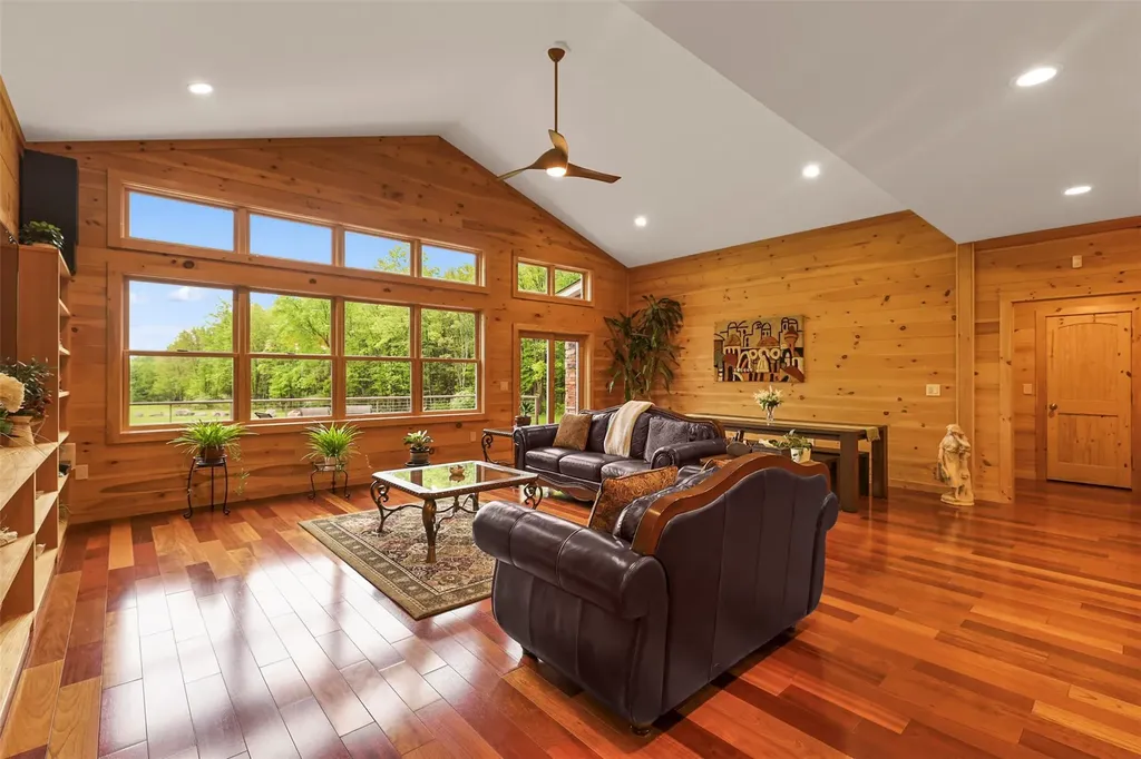 556 Bruyn Turnpike Wallkill NY 12589