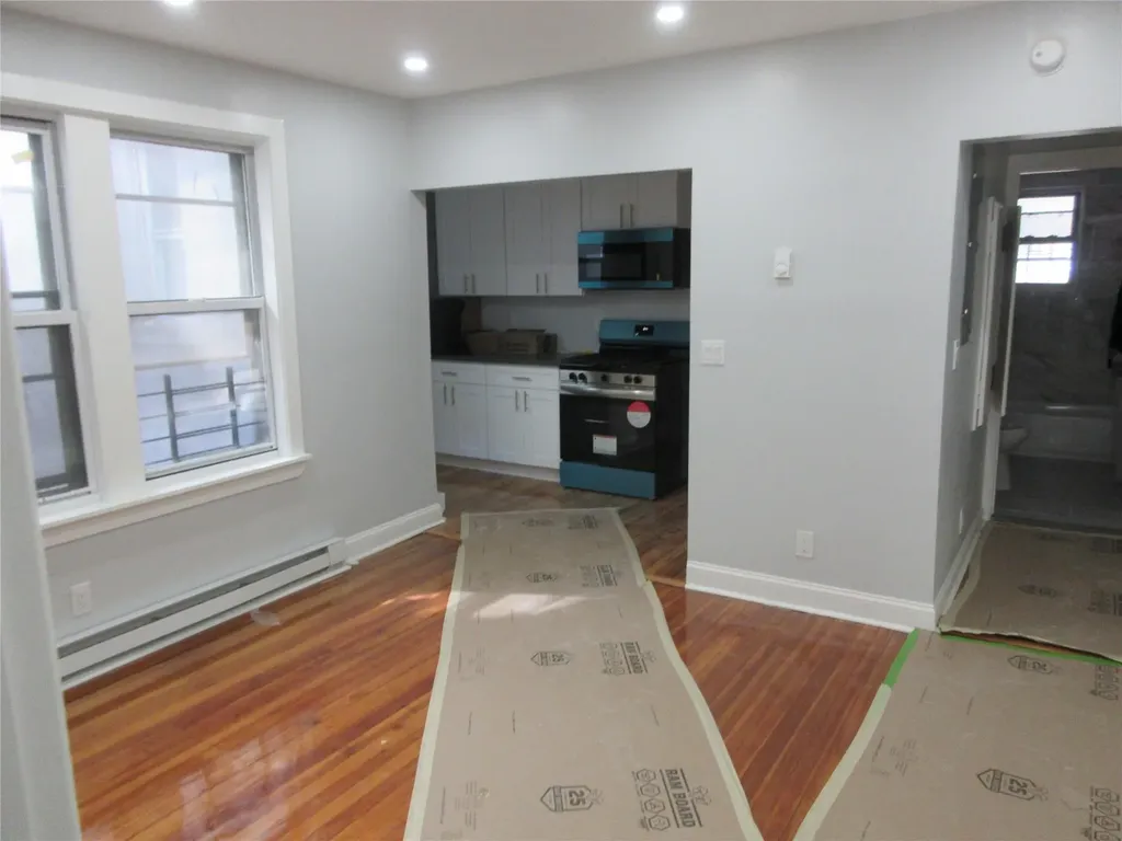 949 E 213th Street Bronx NY 10469
