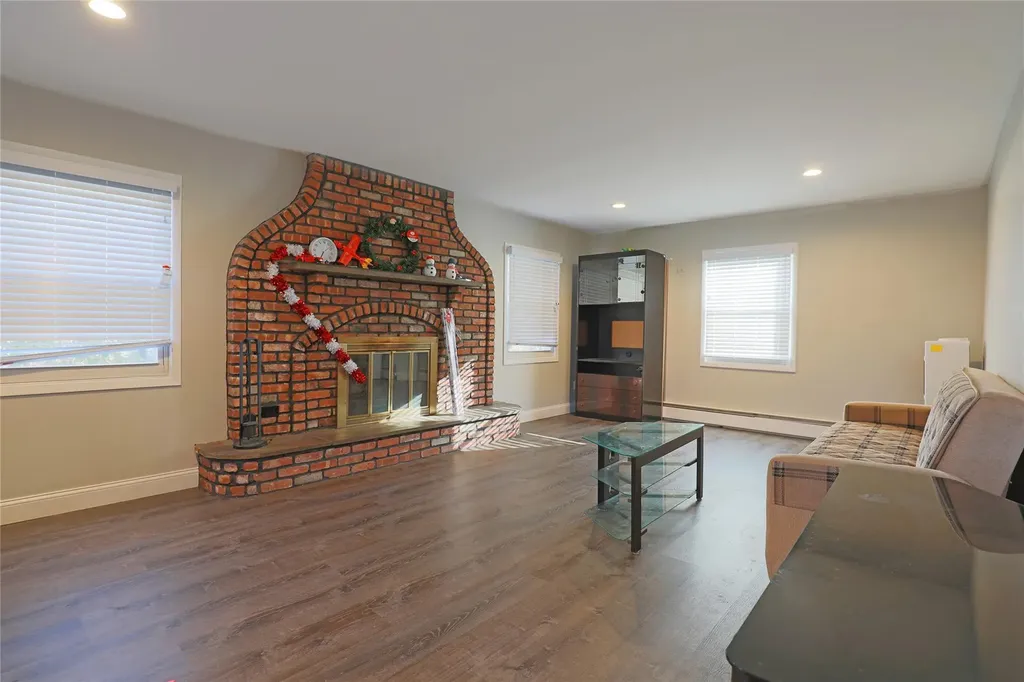 18 Stratton Lane Stony Brook NY 11790